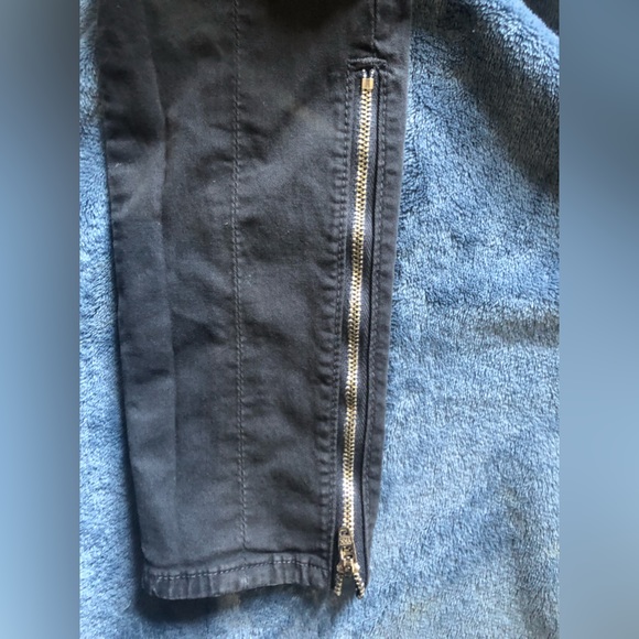 Skinny Cargo Pants with Pockets and Zippers - Picture 5 of 5